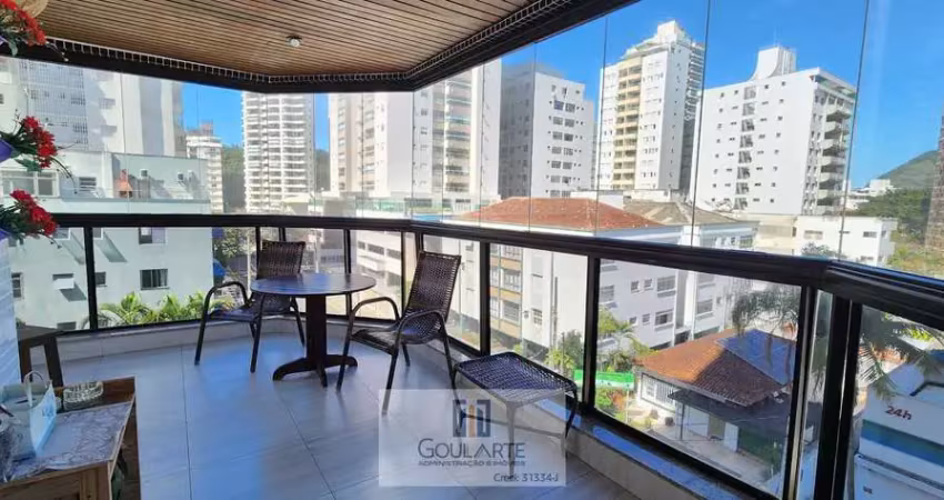 Apartamento alto padrão com acesso a sacada, 3 dormitórios sendo 2 suítes, lazer no condomínio na praia das astúrias - guarujá/sp.