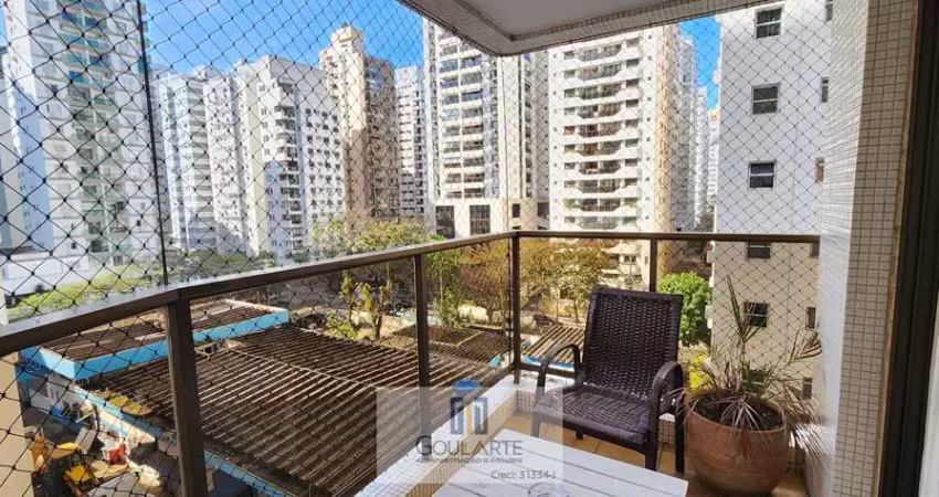 Apartamento com acesso a sacada, 2 dormitórios climatizados sendo 1 suíte + 1 dormitório de serviço, na praia da pitangueiras-guarujá/sp.