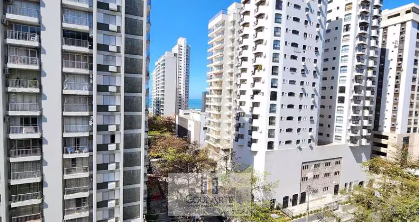 Apartamento com sacada conjugada vista parcial do mar, 2 dormitórios sendo 1 suíte + 1 dormitório de serviço, á 300 metros do mar em pitangueiras - guarujá/sp.