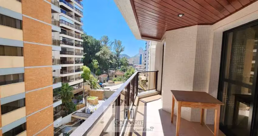 Apartamento alto padrão com acesso a sacada compartilhada com suíte, 3 dormitórios sendo 1 suíte climatizada, na praia das pitangueiras-guarujá/sp