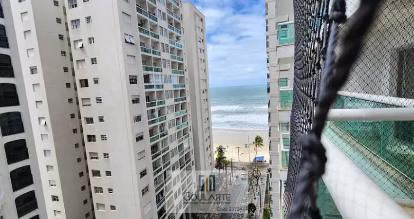 Apartamento alto padrão com acesso a sacada vista lateral do mar, 3 dormitórios + dormitório de serviço, à menos de 150 metros da praia das pitangueiras-guarujá/sp.