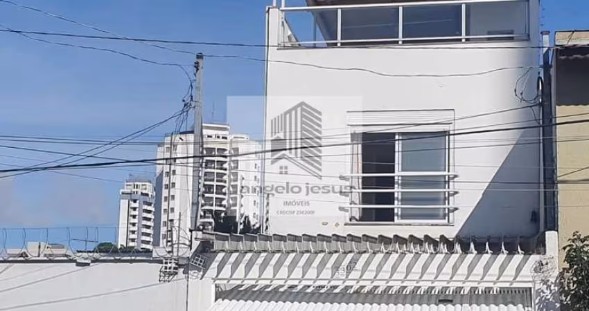 Sobrado Alto Padrão 220m², 02 Dormitórios, 02 Vagas.