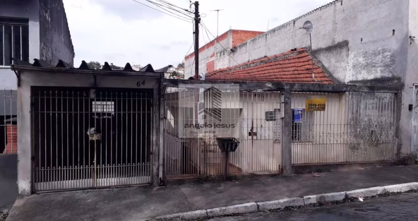 Casa Padrão 300m², 08 Dormitórios, 03 Vagas.