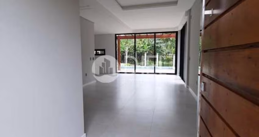 Um Ótima casa em condomÍnio fechado!, Praia das Taquaras, Balneário Camboriú - SC