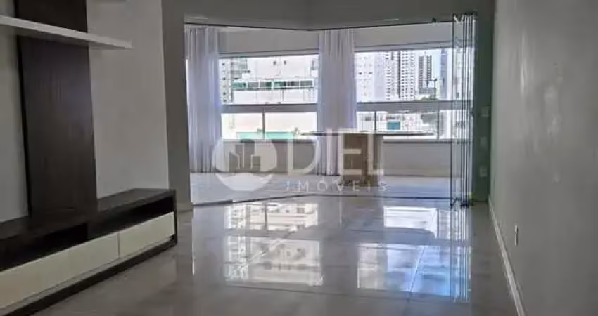 Apartamento semi-mobiliado com 1 suíte e 3 vagas!, pioneiros, balneário camboriú - sc