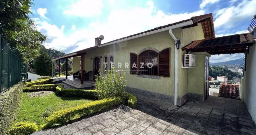 EXCELENTE CASA COM 4 QUARTOS NO PANORAMA POR R$ 990.000 - TERESÓPOLIS/RJ - cod 3426