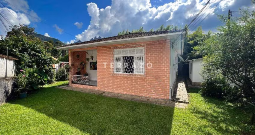 Casa à venda, 3 quartos, 2 vagas, Alto - Teresópolis/RJ