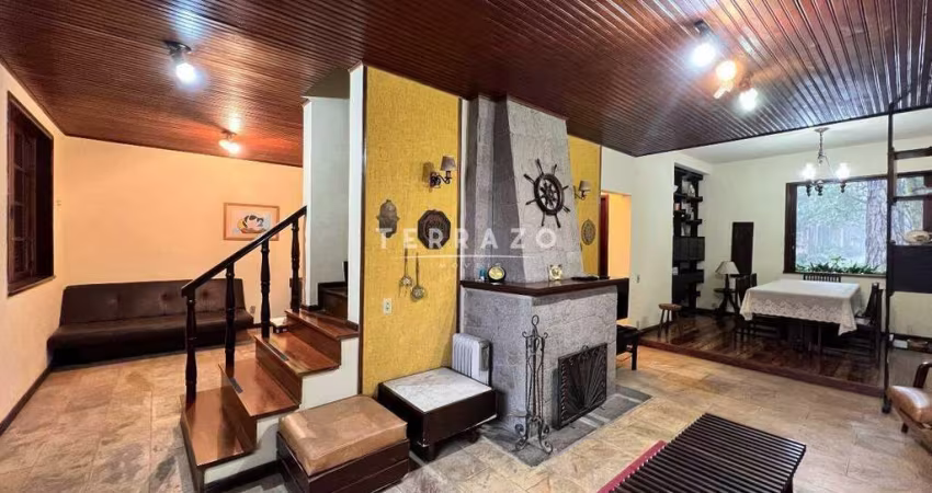 Casa em Condomínio à venda, 4 quartos, 1 suíte, 3 vagas, Alto - Teresópolis/RJ