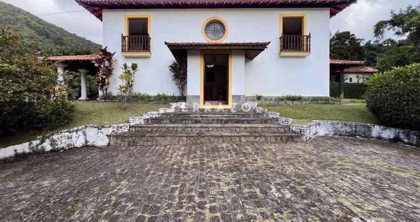 Casa à venda, 4 quartos, 4 suítes, 2 vagas, Iucas - Teresópolis/RJ