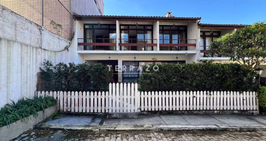Casa em Condomínio à venda, 3 quartos, 1 suíte, 1 vaga, Alto - Teresópolis/RJ