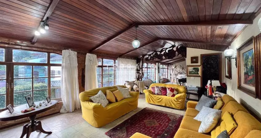 Casa à venda, 7 quartos, 1 suíte, 5 vagas, santa cecília - teresópolis/rj