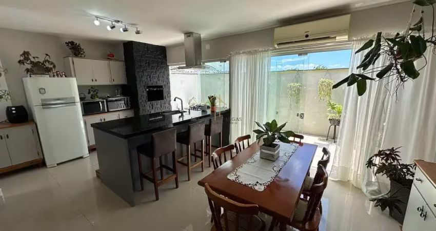 Casa de 4 dormitórios com Jacuzzi no Condomínio Terra Nova