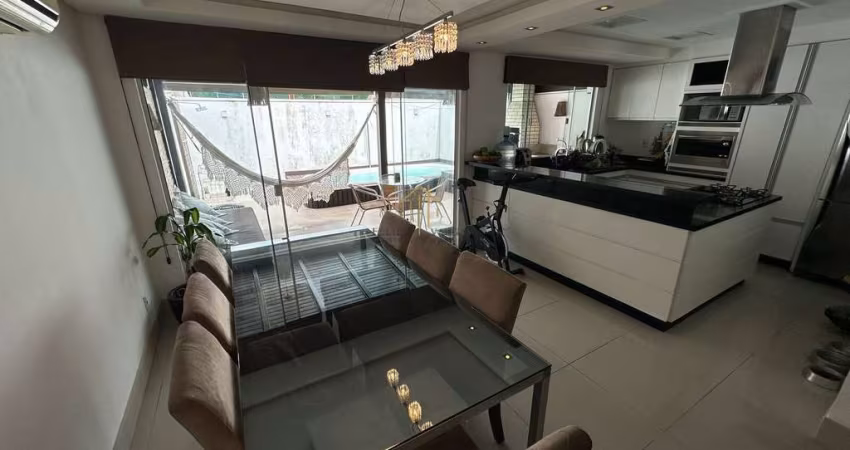 Casa com 2 dormitórios e piscina aquecida no Condomínio Terra Nova