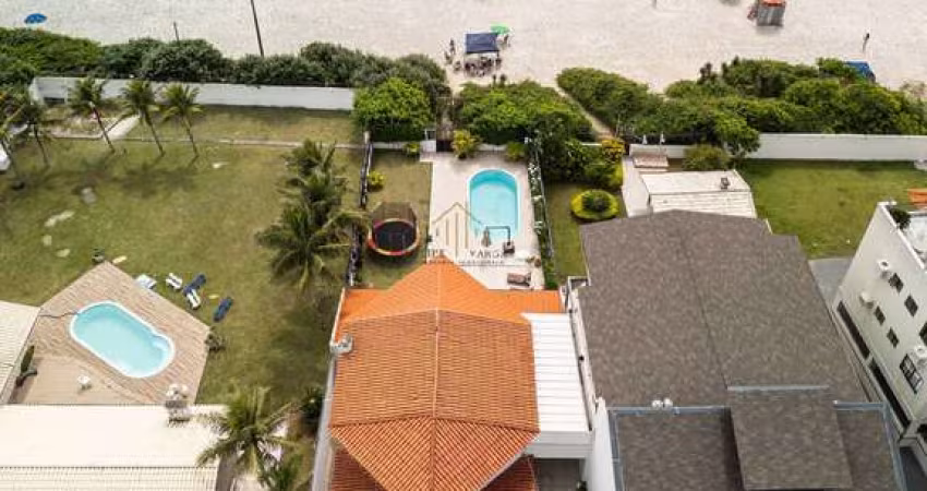 Casa com quatro dormitórios e piscina á beira mar nos Ingleses