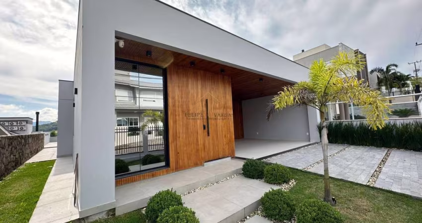 Linda casa com 3 dormitórios na Pedra Branca -  Aceita Permuta!