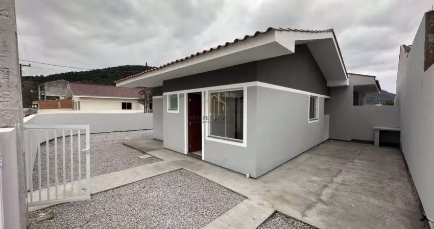 Casa de esquina de 2 dormitórios com suíte no jardins