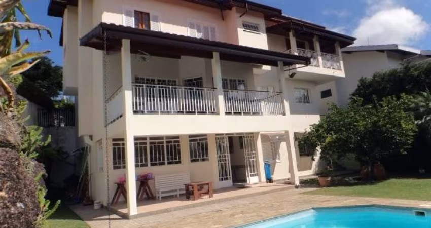 Casa à venda em Atibaia na Vila Gardênia 522m²