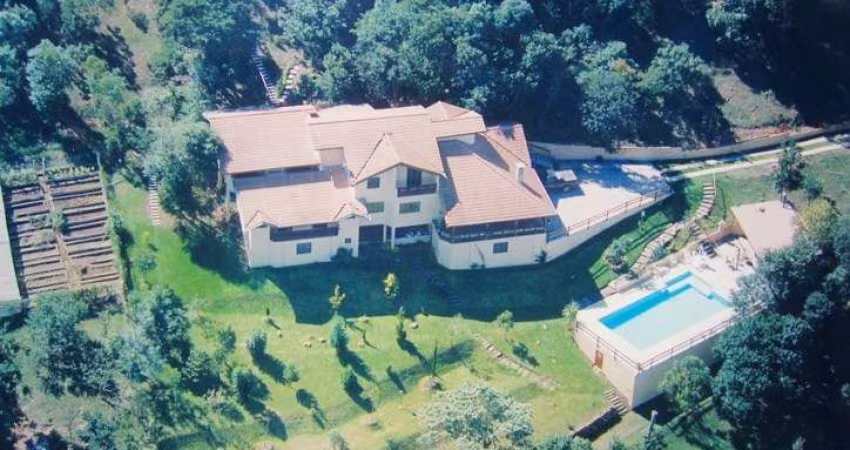 Lindo Sítio a venda em Atibaia com área de 24.000 m²