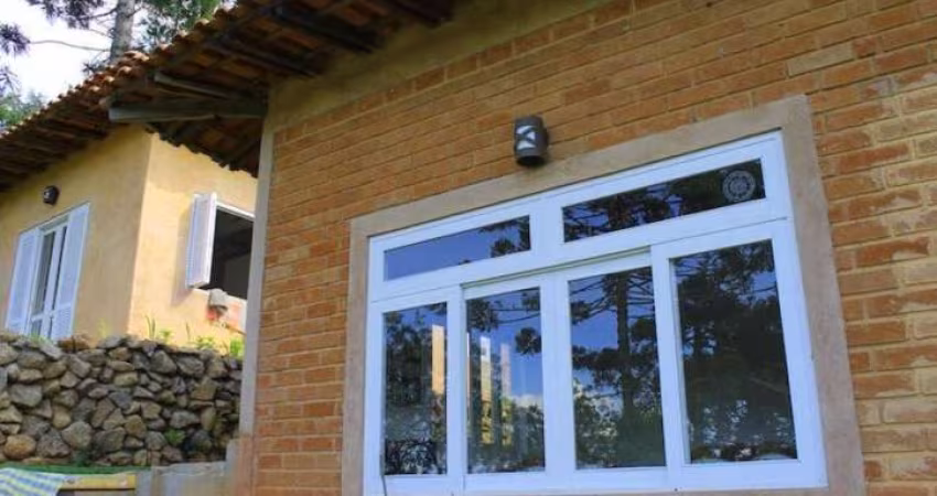 Casa de campo ecológica em Condomínio em Piracaia-SP, 2 Quartos, 1 Suíte - Imperdível!