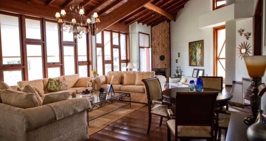 Excelente Casa à Venda no Beiral das Pedras em Atibaia