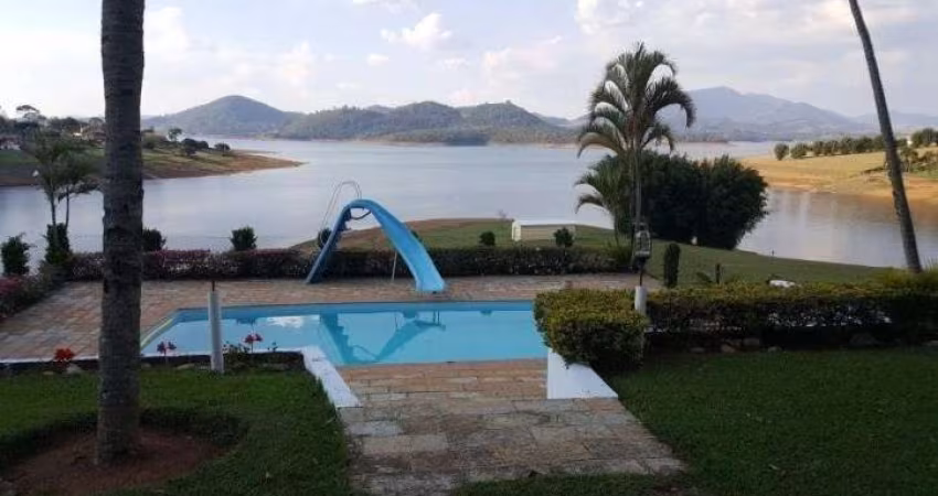 Venda de Sítio Exclusivo em Piracaia-SP: 30.000m² - Acesso à represa, pé na água!