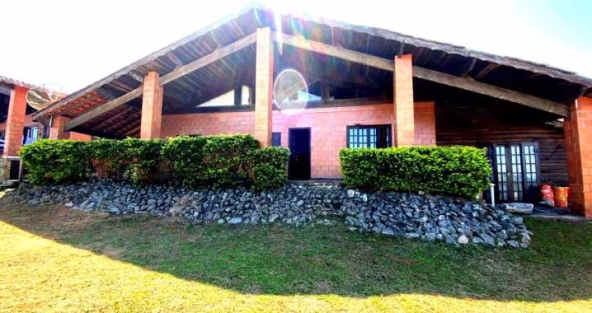 Casa de campo em Condomínio à Venda em Piracaia-SP -  3 Quartos, 1 Suíte
