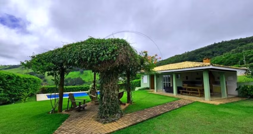 Bela Chácara à Beira da Represa em Piracaia-SP em Condomínio