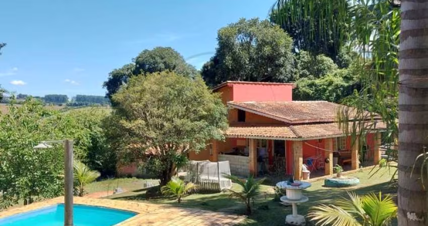 Chácara à venda em Bragança Paulista-SP, bairro Mãe dos Homens: 3 quartos, 2 suítes, 1 sala, 3 banheiros, 4 vagas, 150m²!