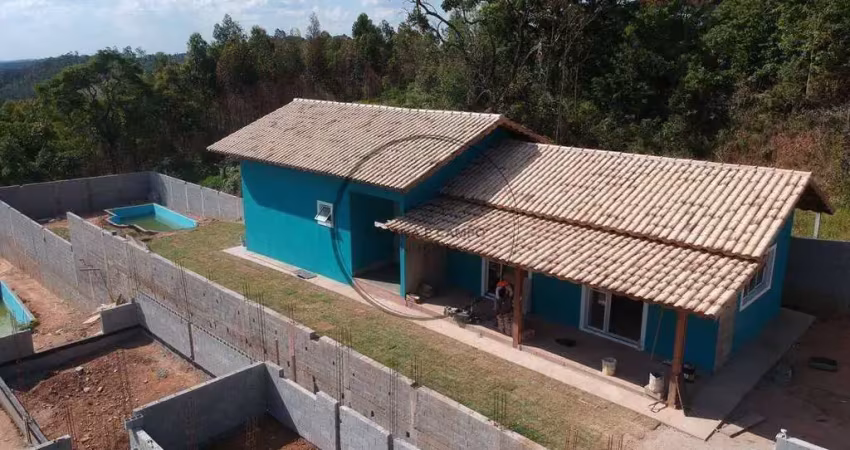 Casa de campo novíssima, à menos de 7 minutos da fernão dias!