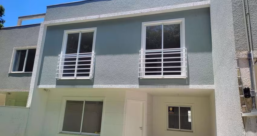 Sobrado para Venda em Curitiba, Uberaba, 3 dormitórios, 1 suíte, 2 banheiros, 1 vaga