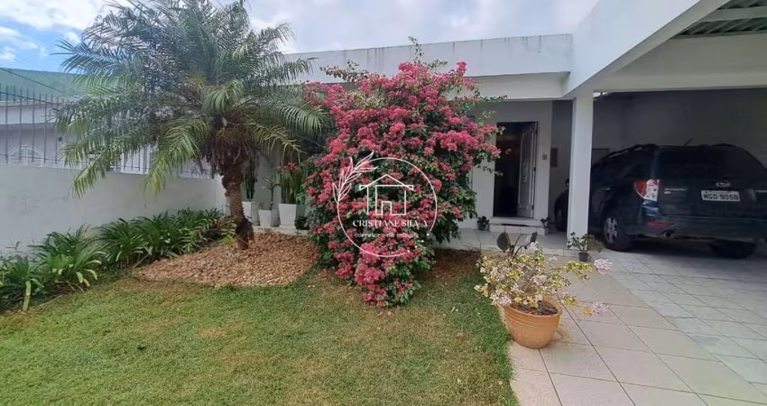 Esta charmosa casa de 3 dormitórios, sendo 1 suíte, com 152