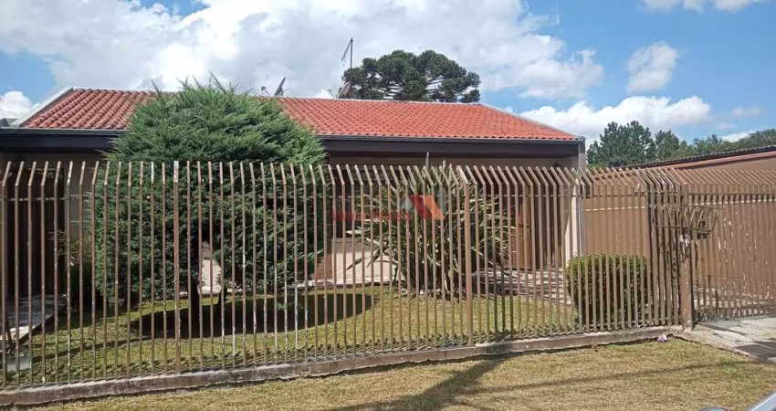 Casa Mobiliada à Venda em Tindiquera, Araucária - 628,20m² com Arquitetura Contemporânea
