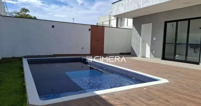 Venda de casa assobradada com 3 suítes e piscina - condomínio residencial flores