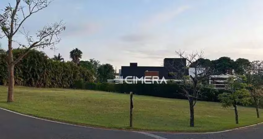 Terreno à venda no condomínio lago azul golfe clube localizada na cidade de araçoiaba da serra/sp