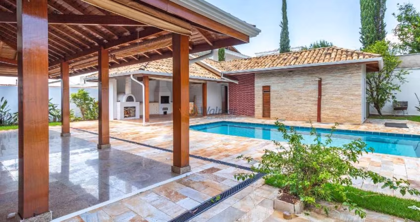 Casa em Condomínio de Alto Padrão em Campinas-SP: 4 Quartos, 2 Suítes, 3 Salas, 5 Banheiros, 4 Vagas de Garagem, 458,30m².
