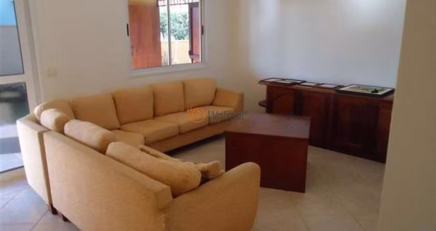 Luxuosa casa em condomínio em Alphaville Campinas: 3 quartos, 2 suítes, 3 salas, 4 banheiros, 4 vagas, 300,68 m². Venda ou locação!