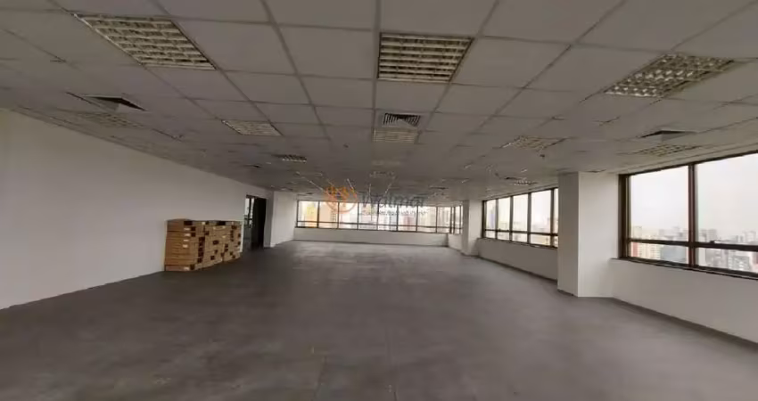 Sala Comercial de Alto Padrão no Cambuí, Campinas-SP: 5 Salas, 3 Banheiros, 7 Vagas e 254m². Agende sua visita!