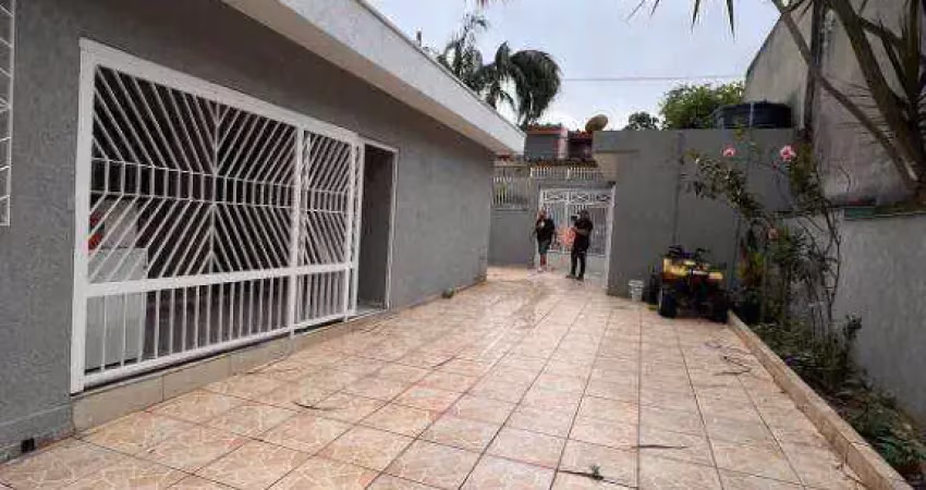 Casa Térrea com 03 dormitórios | Frente para 2 ruas