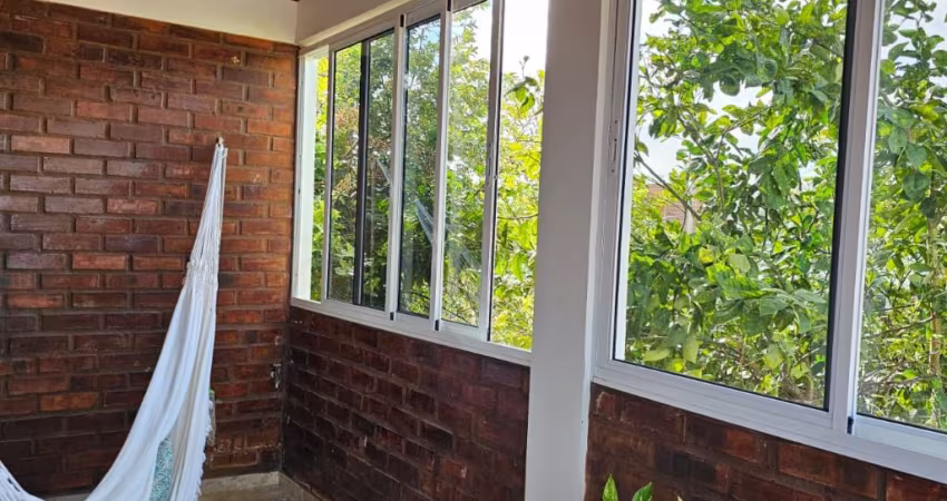 CASA EXCELENTE OPORTUNIDADE COM POSSIBILIDADE DE COMERCIO