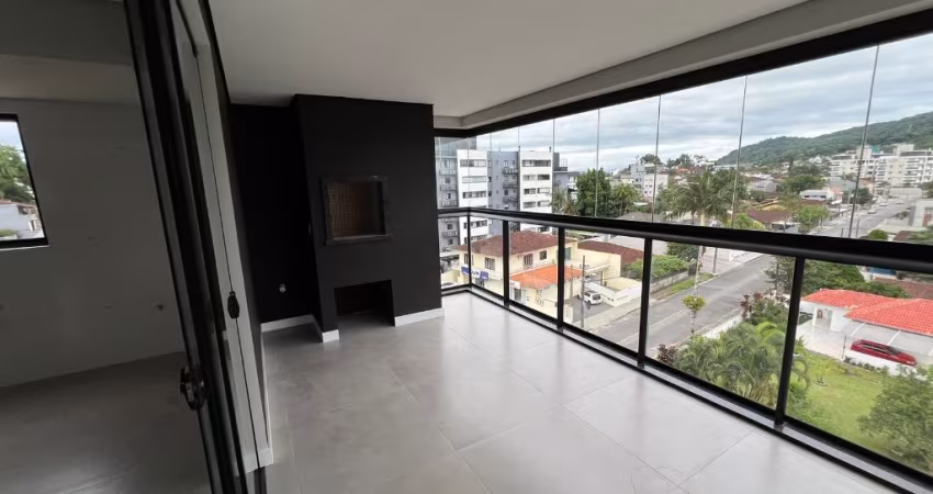Apartamento no bairro Saguaçu