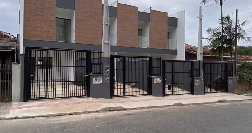 Sobrado Geminado no Bairro Iririú