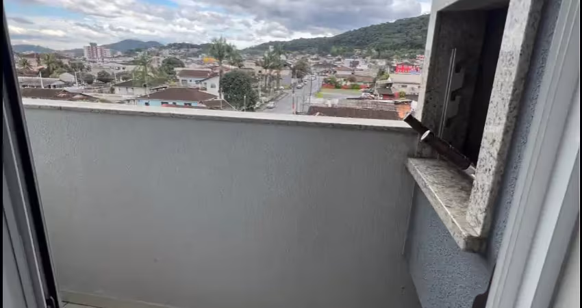 Lindo apartamento com elevador no bairro aventureiro , ótima localização!