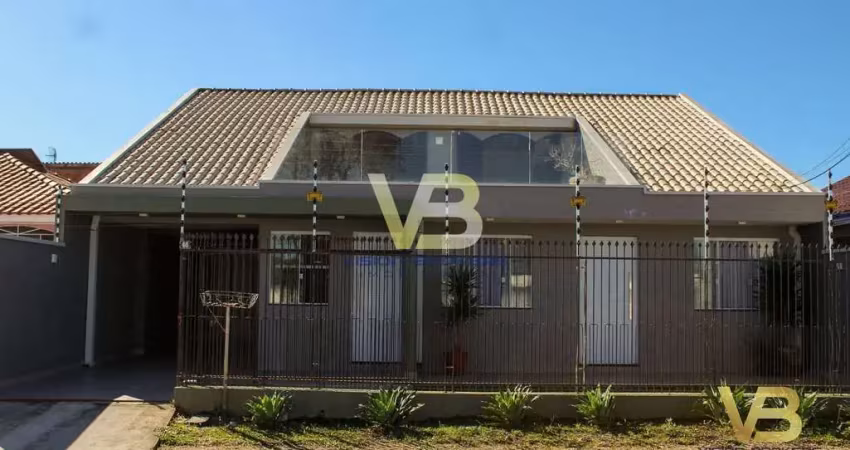 Linda casa com ático e piscina, com 260 m², à venda em Pinhais–PR