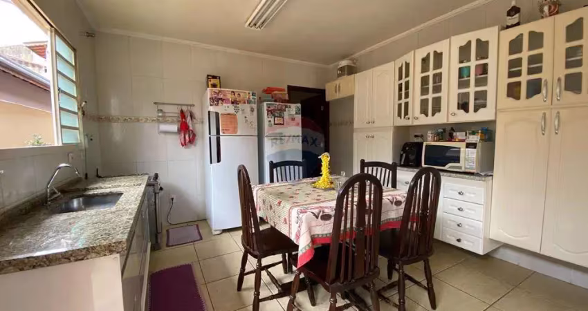 Casa a venda no jardim são lourenço com 3 dormitórios, sendo 1 suíte com varanda