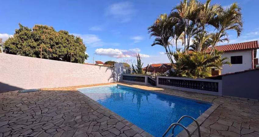 Casa à venda na zona sul de bragança pta - sp com 3 quartos (1 suite), piscina, jardim, área gourmet