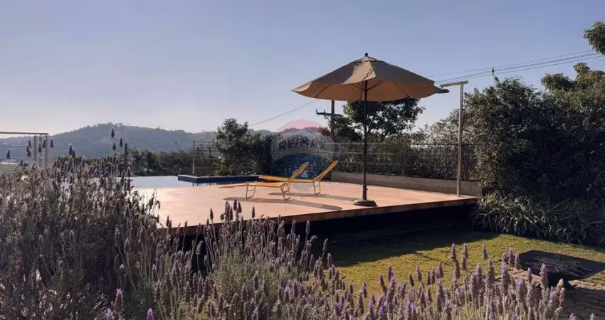 Residência de alto padrão no condominio águas claras- represa de piracaia-sp