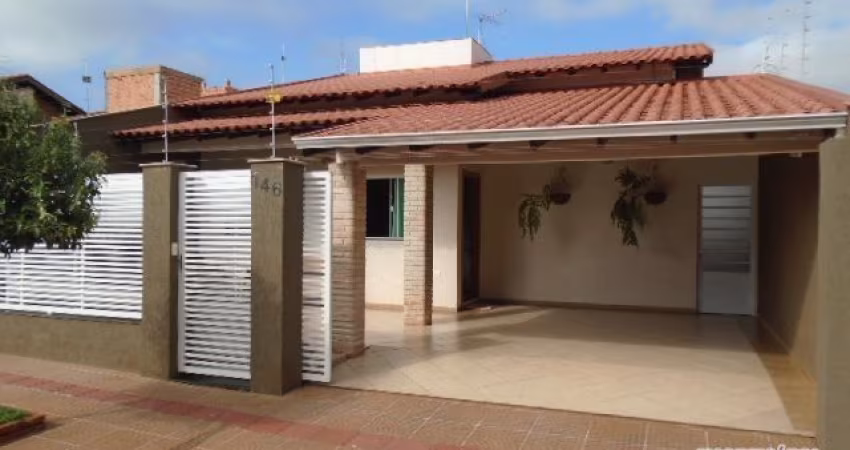 Excelente casa no Jardim Neman Sahyun