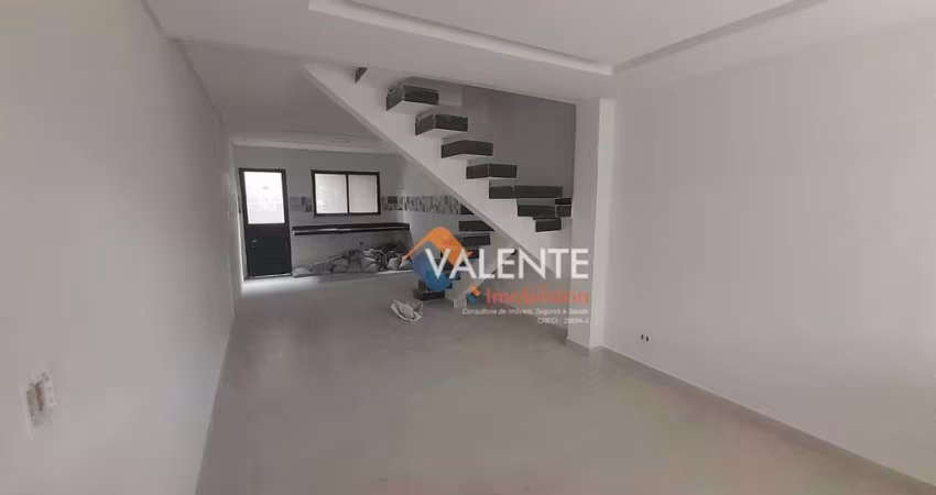 Sobrado com 3 dormitórios à venda, 108 m² por R$ 670.000,00 - Caiçara - Praia Grande/SP