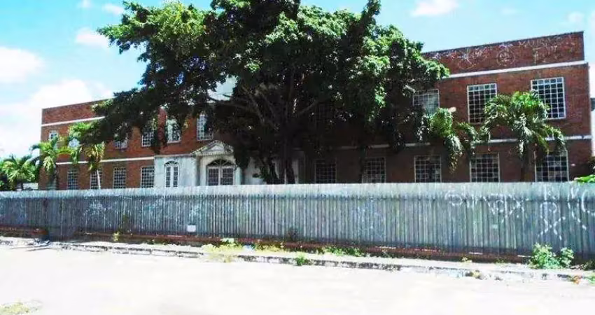 Prédio com 15 salas para alugar no Serrinha, Fortaleza 
