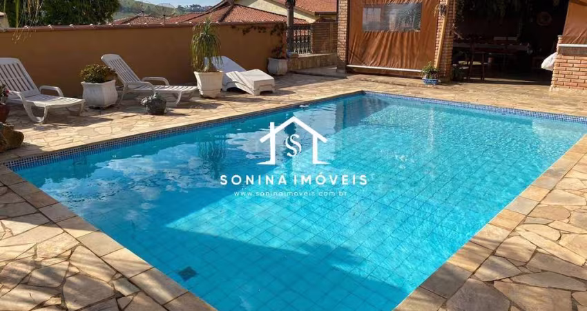 Linda e confortável casa de esquina com Piscina 3 quartos